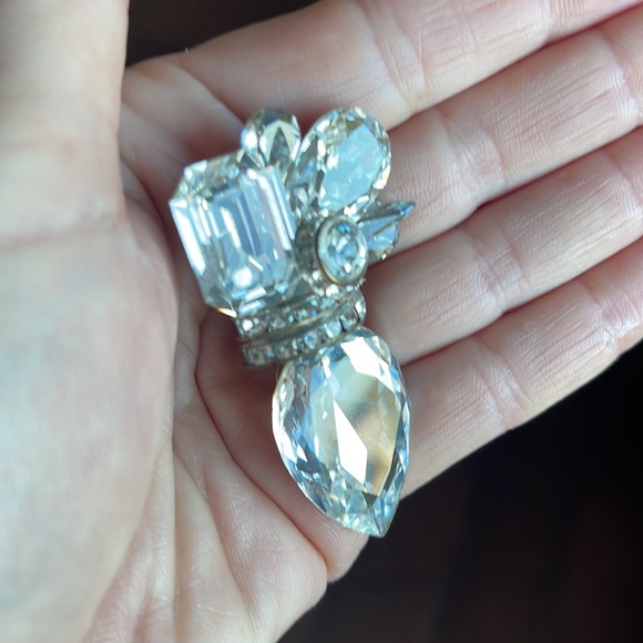 EXQUISITE CLIP~ON EARRINGS - Picture 5 of 6